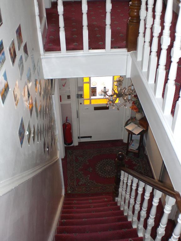 Melville Lodge Gatwick Хорли Екстериор снимка