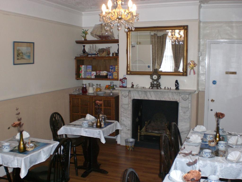 Melville Lodge Gatwick Хорли Екстериор снимка