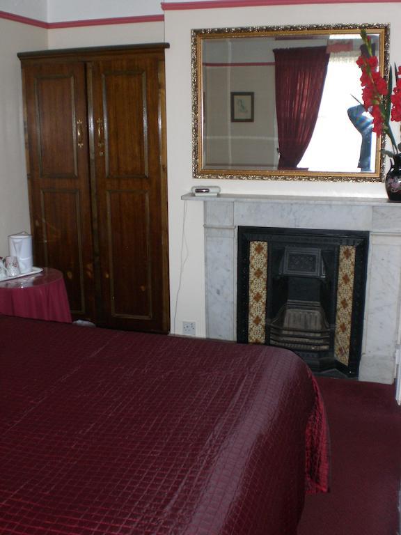 Melville Lodge Gatwick Хорли Екстериор снимка