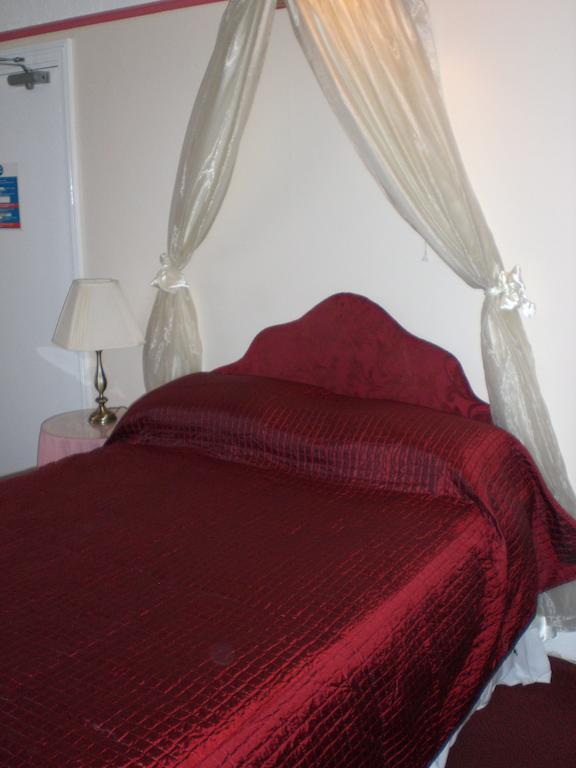 Melville Lodge Gatwick Хорли Екстериор снимка