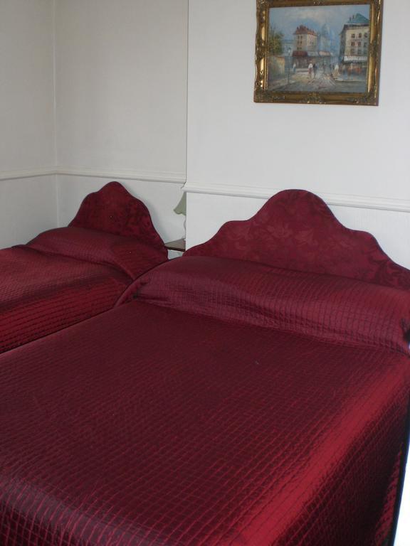 Melville Lodge Gatwick Хорли Стая снимка