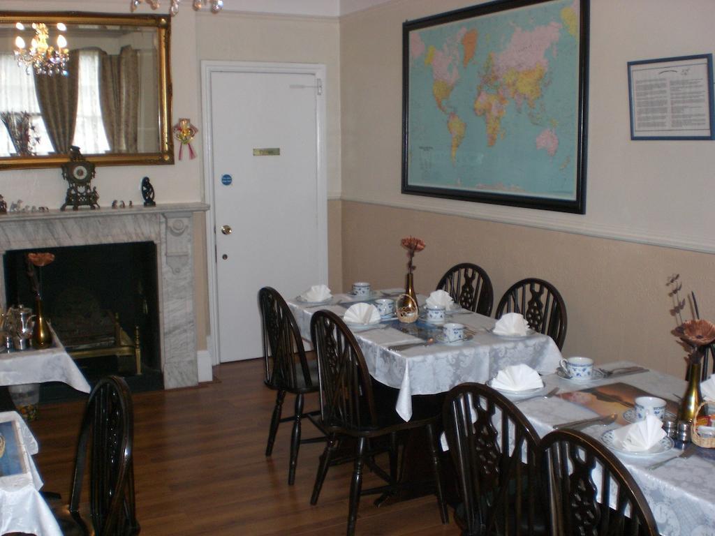 Melville Lodge Gatwick Хорли Екстериор снимка
