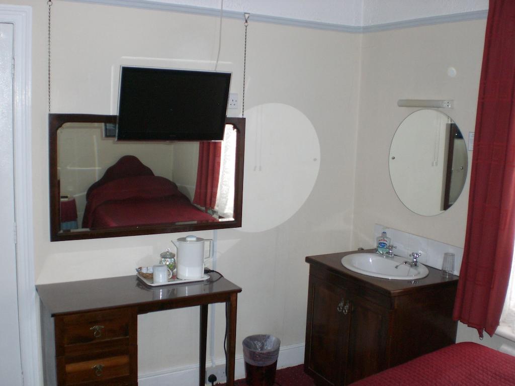 Melville Lodge Gatwick Хорли Екстериор снимка