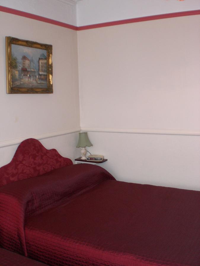Melville Lodge Gatwick Хорли Стая снимка