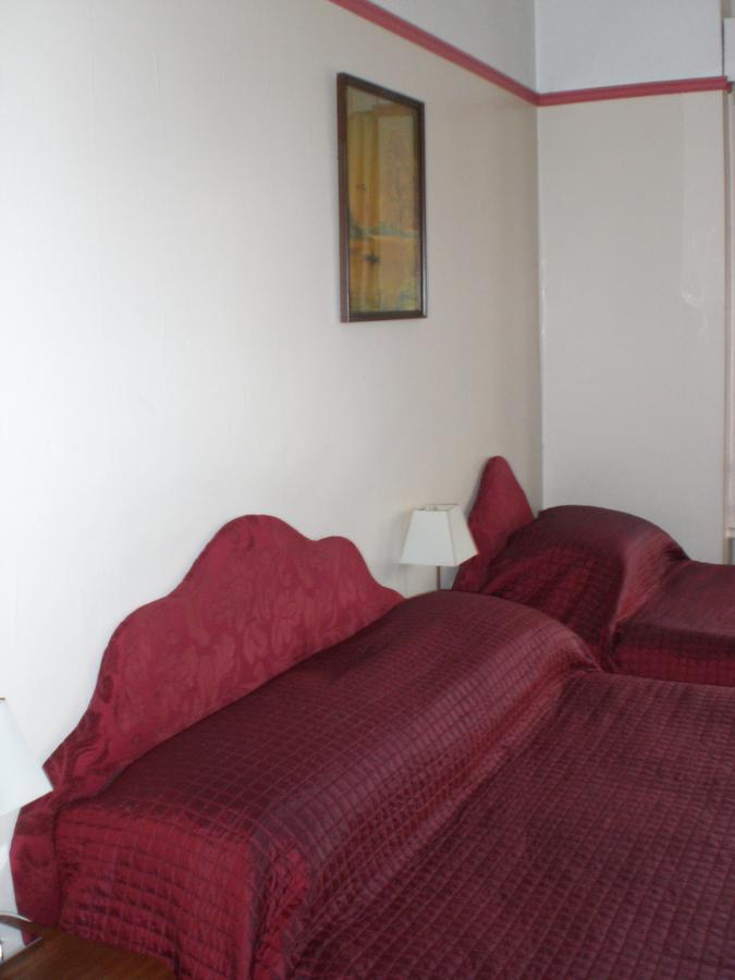 Melville Lodge Gatwick Хорли Стая снимка